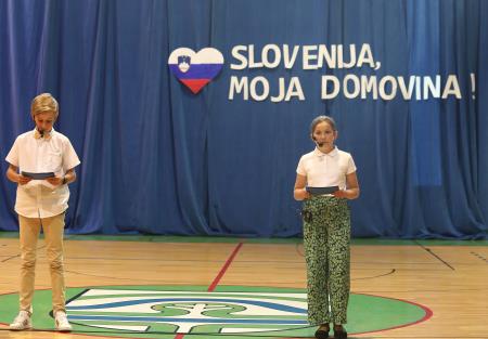 PRIREDITEV OB DNEVU DRŽAVNOSTI IN ZAKLJUČKU ŠOLSKEGA LETA 04 FOTO LJUBO VUKELIČ